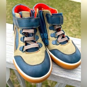 Cat & Jack boys high tops - size 9